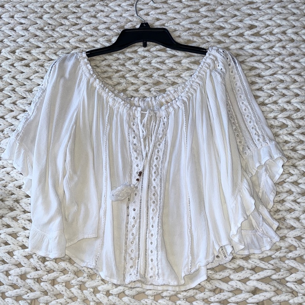 White flowey top